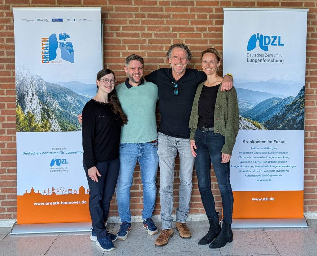 Die BREATH Forschenden und Autor:innen: Dr. Pia Maier, Prof. Dr. Jonas Schupp, PD Dr. Nicolaus Schwerk und PD Dr. Sandra von Hardenberg entdecken einen genetischen Auslöser seltener Lungenfibrose und liefern neue Erkenntnisse über die Rolle der Mitochondrien bei der Erkrankung.